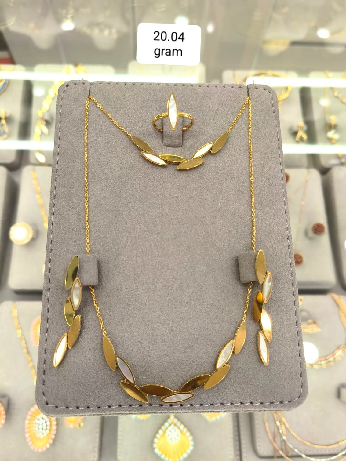 Necklace set