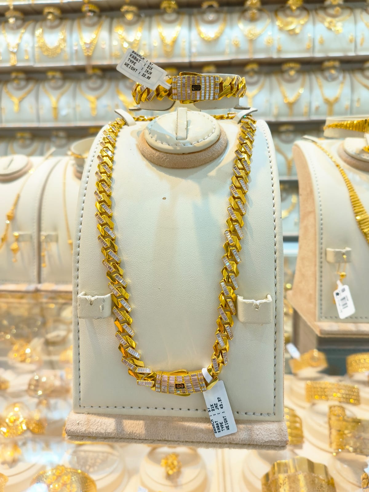 Necklace and Braslate