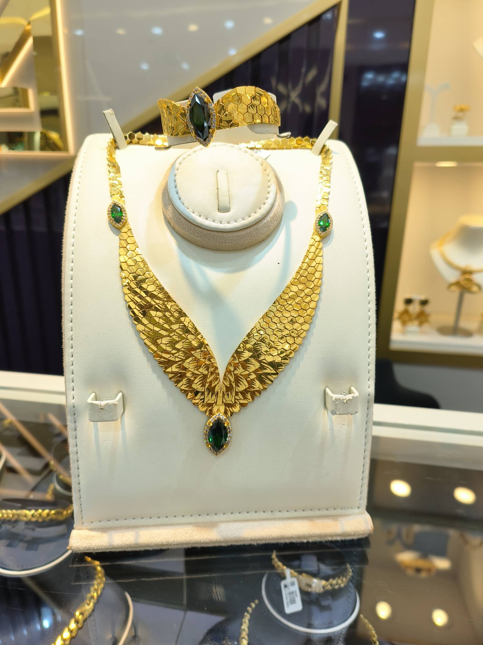 Neckpiece
